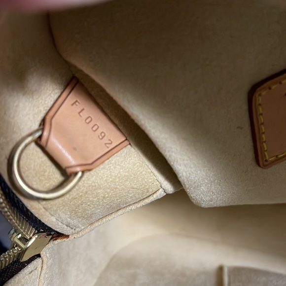 LOUIS VUITTON Cite Shoulder Bag - Picture 11 of 16